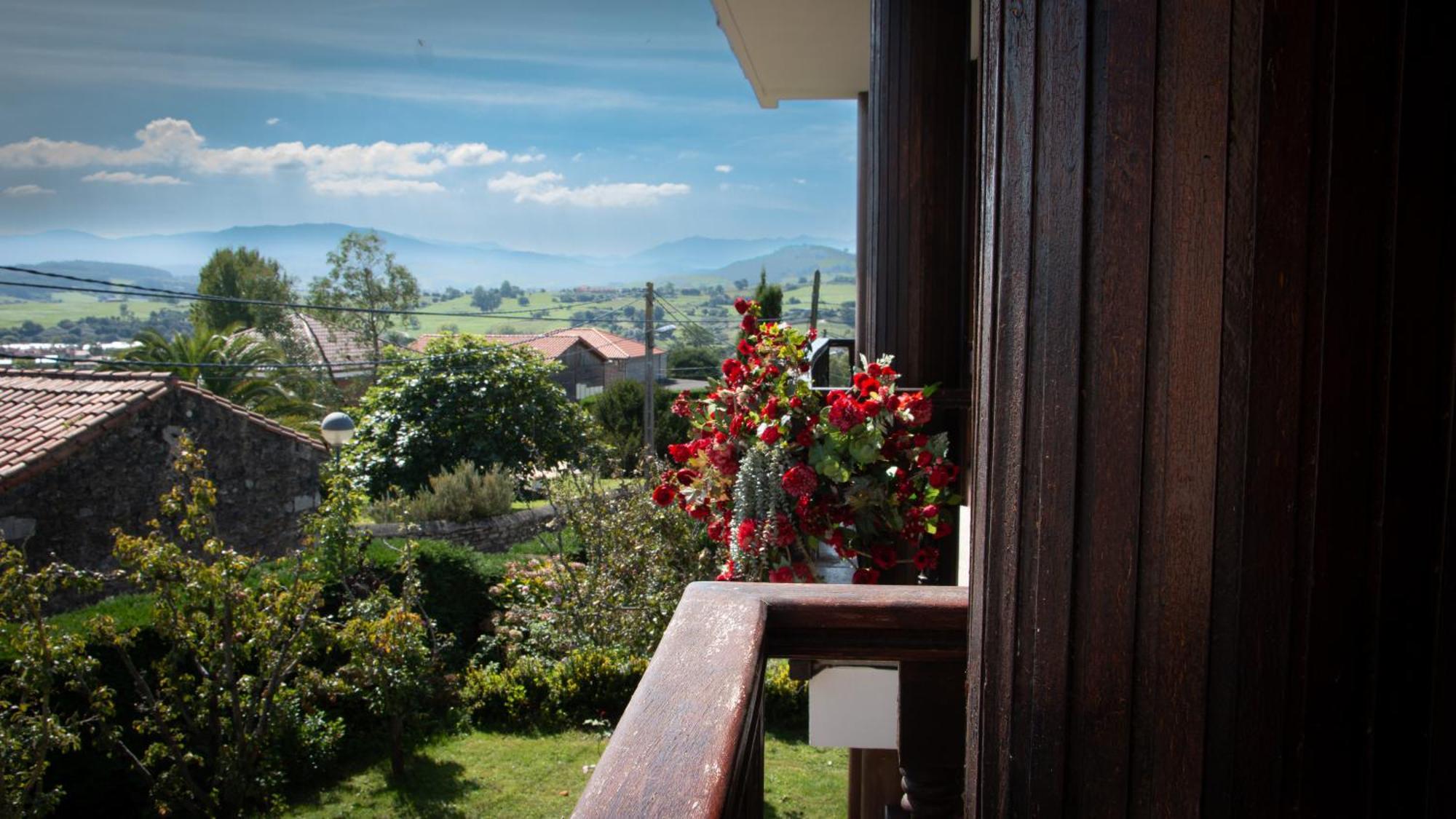 ホテル Cosma House Hinojedo エクステリア 写真
